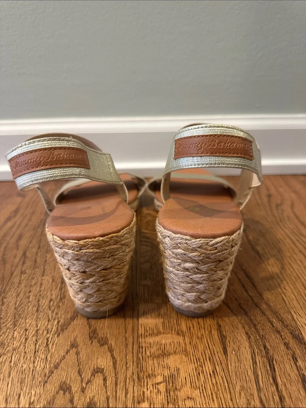 EUC Tommy Bahama Sakura Sz 9.5 Metallic Gold Espadrille Wedge Sandals